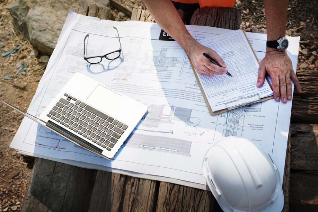 differences between residential and commercial estimating
